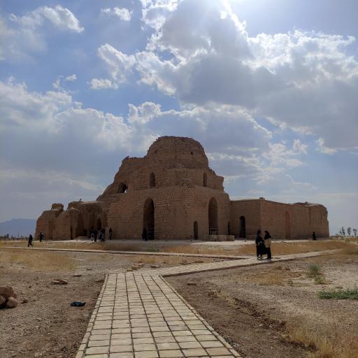 عکس کاخ ساسانی سروستان (شکارگاه بهرام گور)