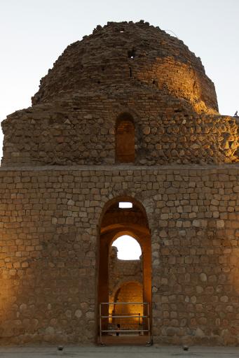 عکس کاخ ساسانی سروستان (شکارگاه بهرام گور)