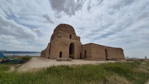 عکس کاخ ساسانی سروستان (شکارگاه بهرام گور)