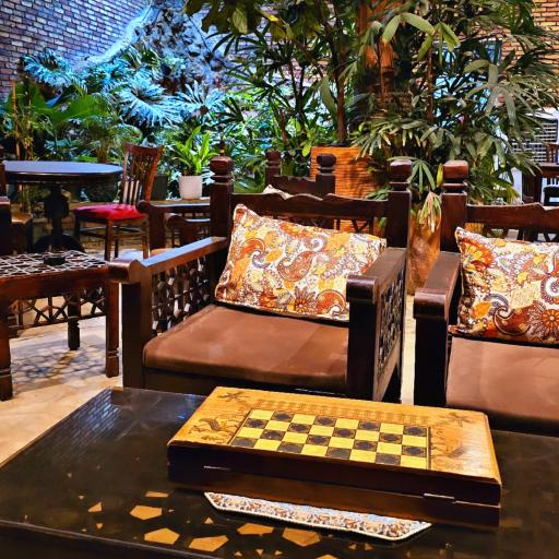 عکس کافه لیلیوم