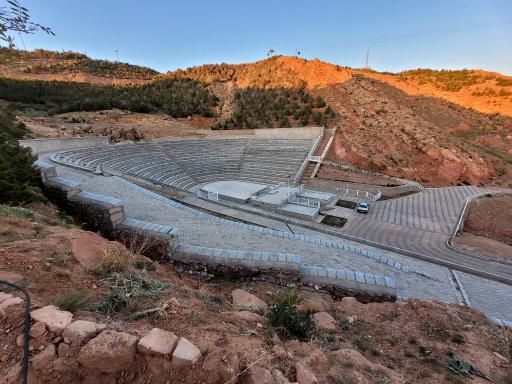 عکس آمفی تئاتر روباز عینالی