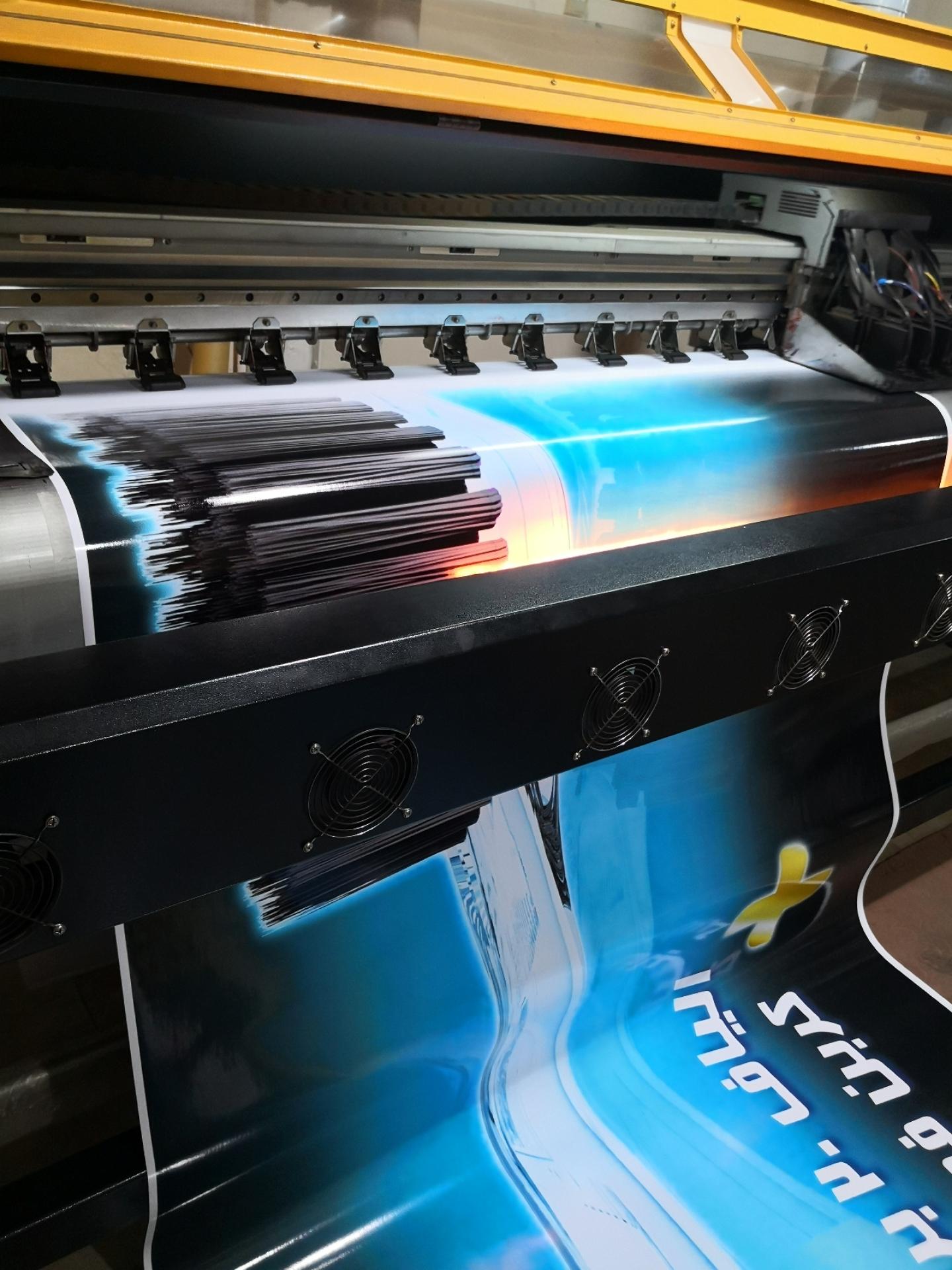 عکس چاپخانه پارس ایساتیس (بنر، وینیل و...)