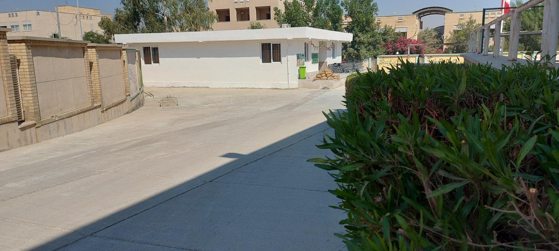 عکس دبیرستان پیشگام