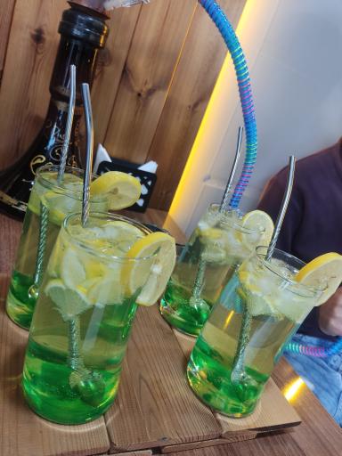 عکس کافه و سوپرمارکت مقدم