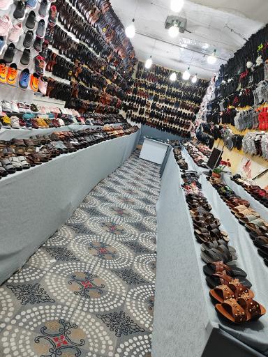 عکس کفش فروشی برادران بلوچ 