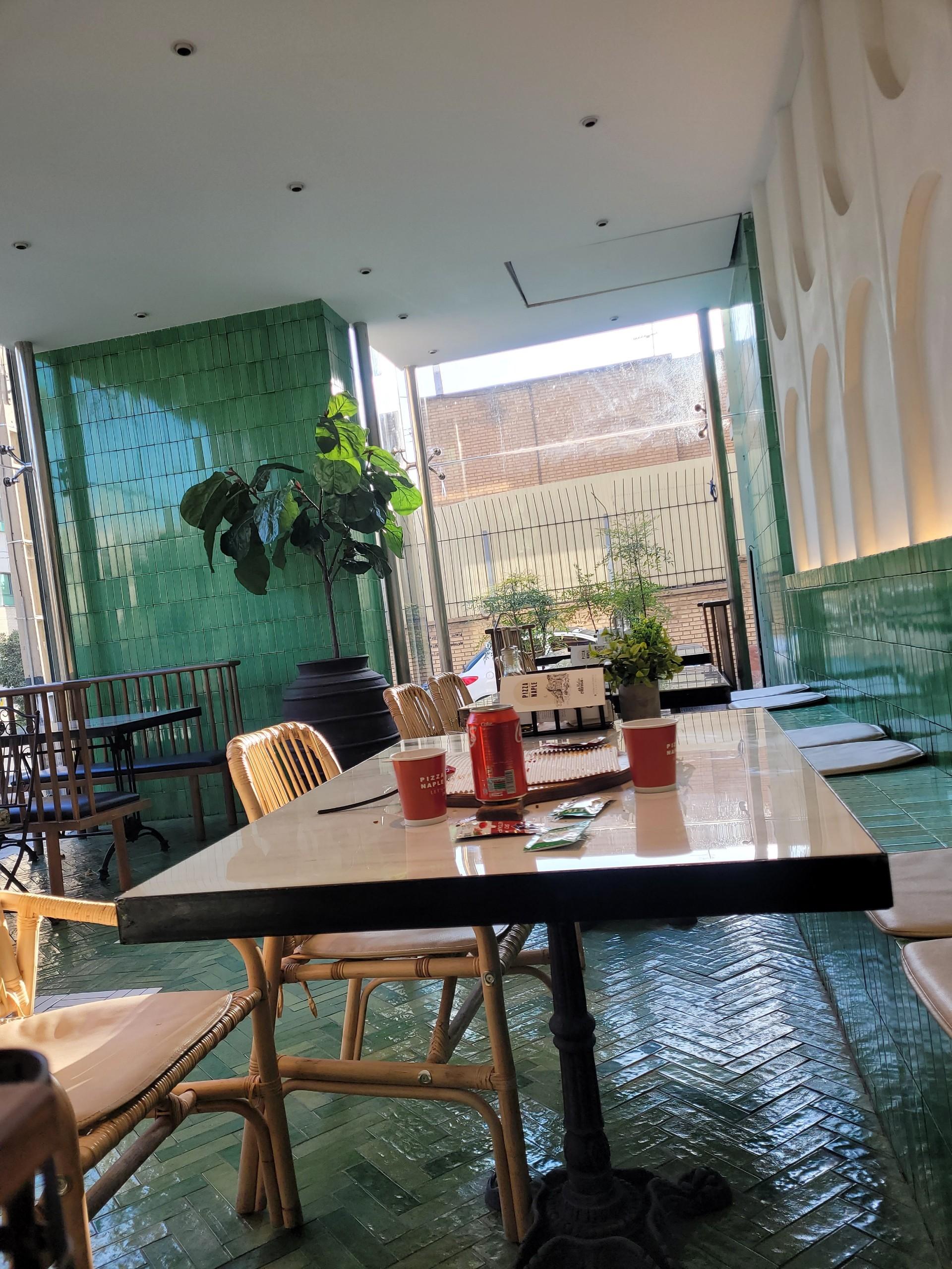 عکس پیتزا ناپل شعبه ارم