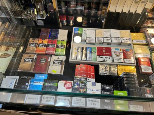 عکس بوتیک دخانیات دارک لیف