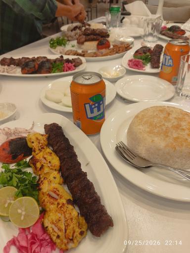 عکس باغ رستوران کشاورز