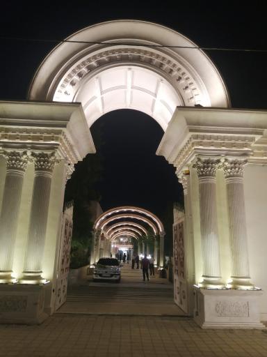 عکس عمارت پارادایس