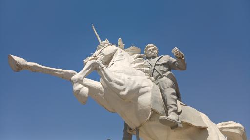 عکس مجسمه صدآفرین نیری(شهید حسین علی)