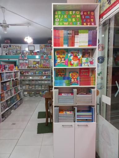 عکس کتابفروشی خانه زبان 