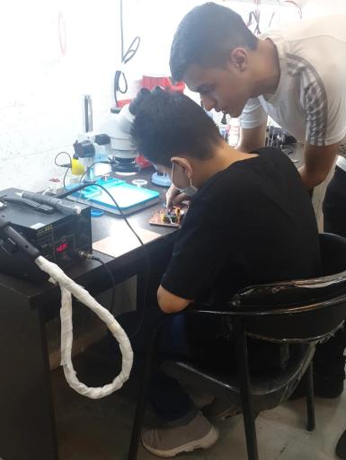 عکس آموزشگاه تعمیرات موبایل و رباتیک فیدار