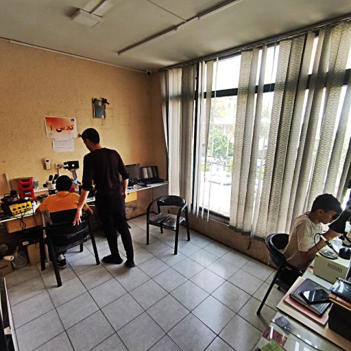 عکس آموزشگاه تعمیرات موبایل و رباتیک فیدار