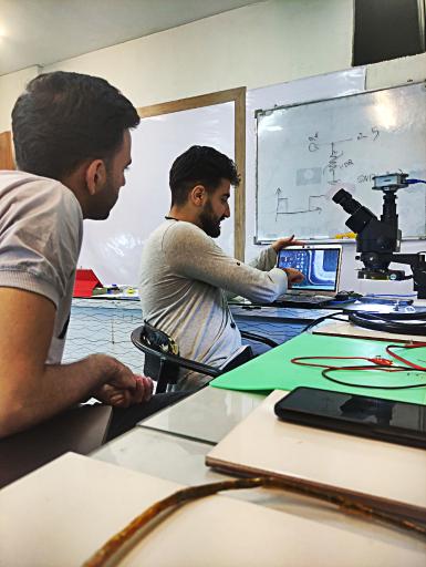 عکس آموزشگاه تعمیرات موبایل و رباتیک فیدار
