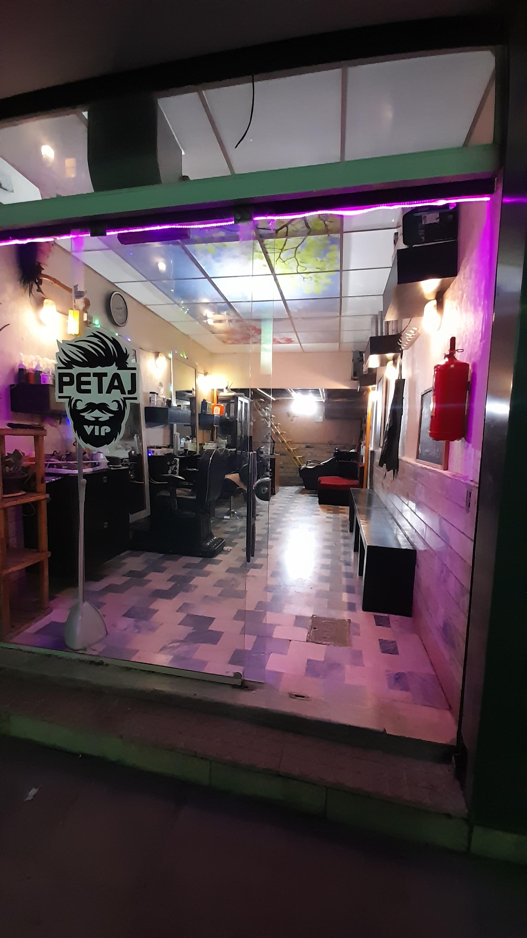 عکس آرایشگاه مردانه پیتاج