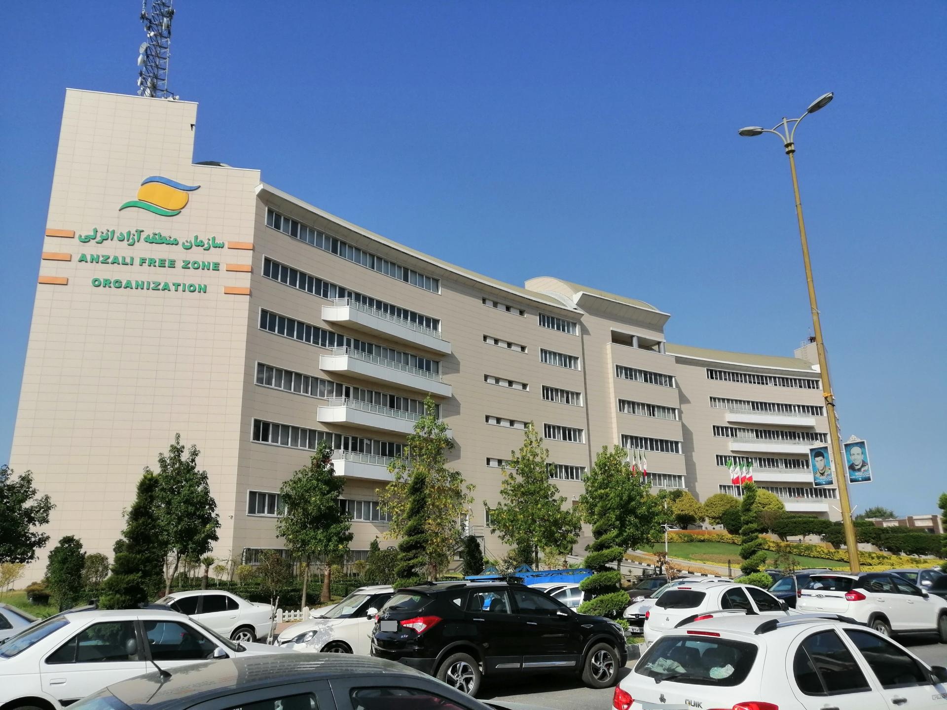 عکس ورودی شمال مجتمع تجاری  برند سنتر 