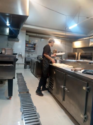 عکس رستوران باباطاهر