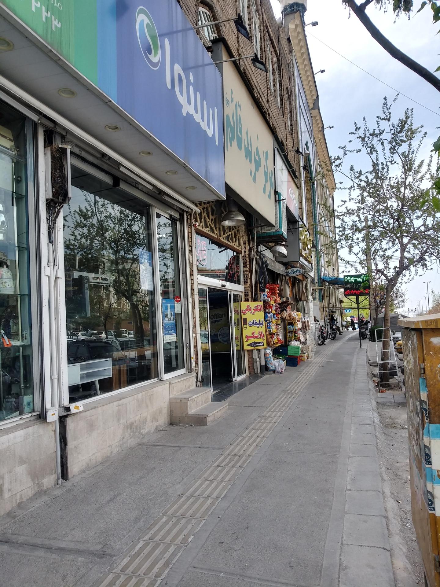 عکس مرکز خرید قائم