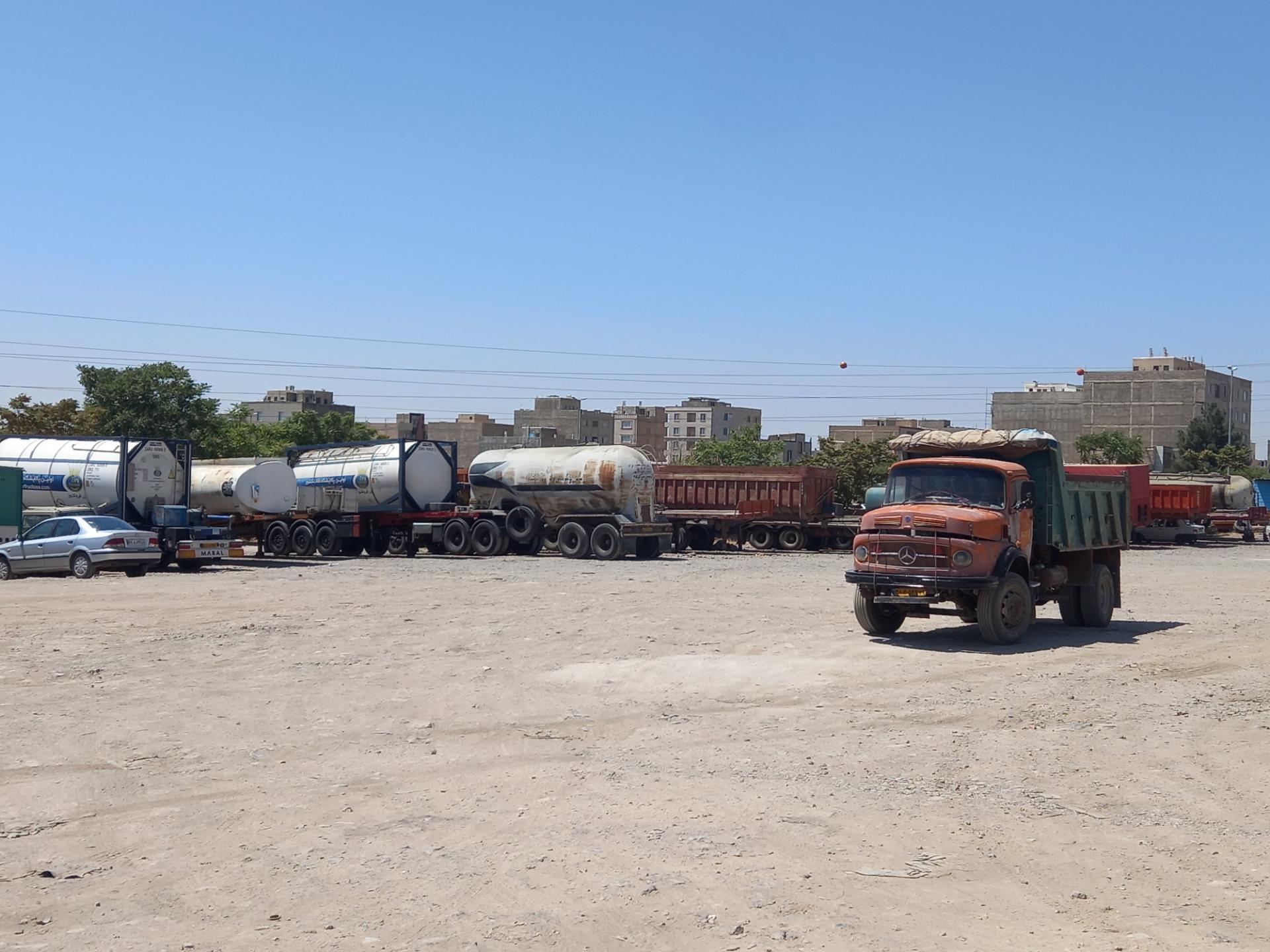 عکس پارکینگ انقلاب آبیک