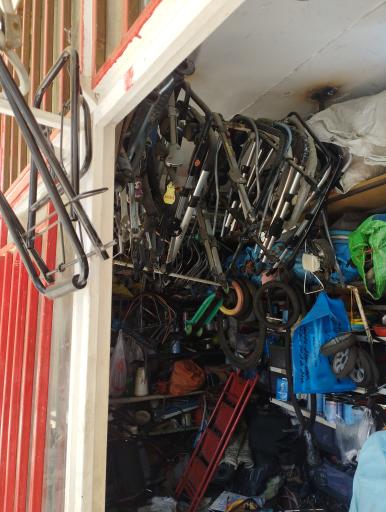 عکس تعمیرات دوچرخه و کالسکه 