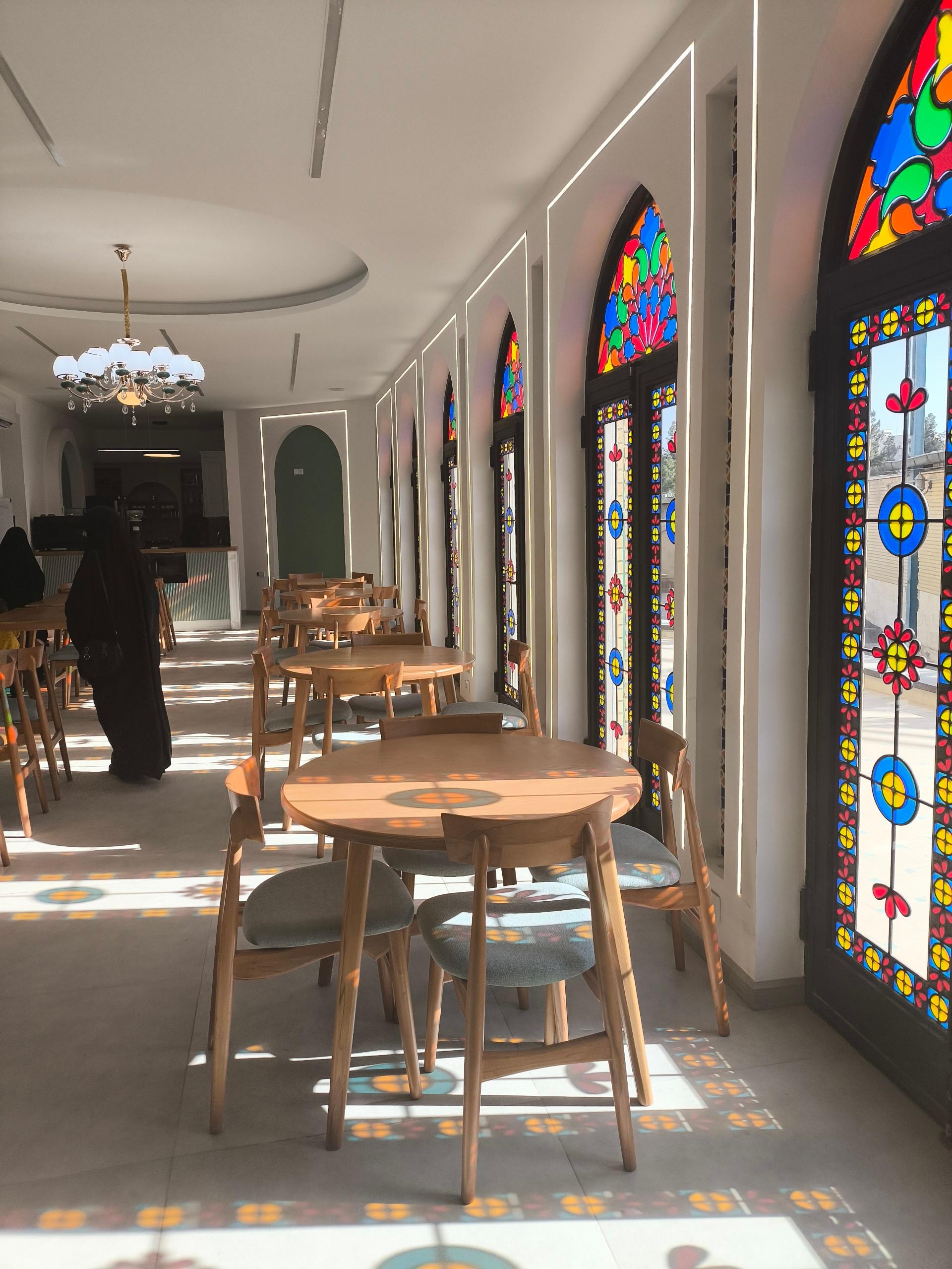 عکس کافه نیلوفرانه