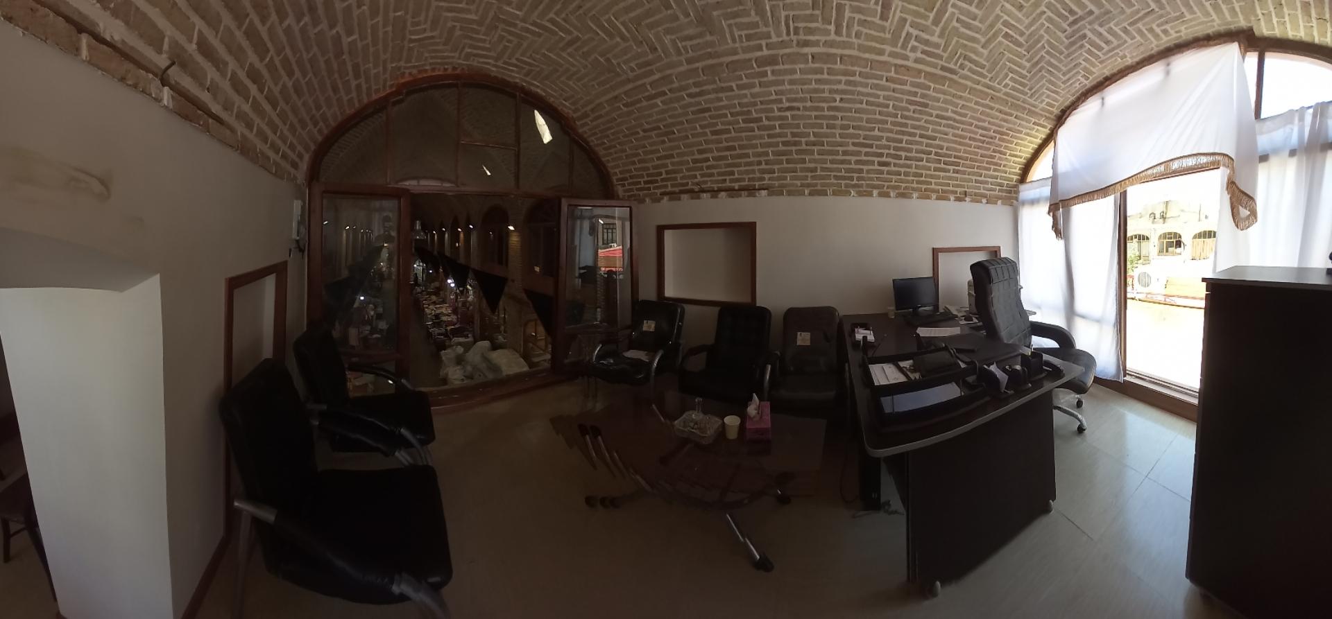 عکس مشاور املاک ایپک یولی 