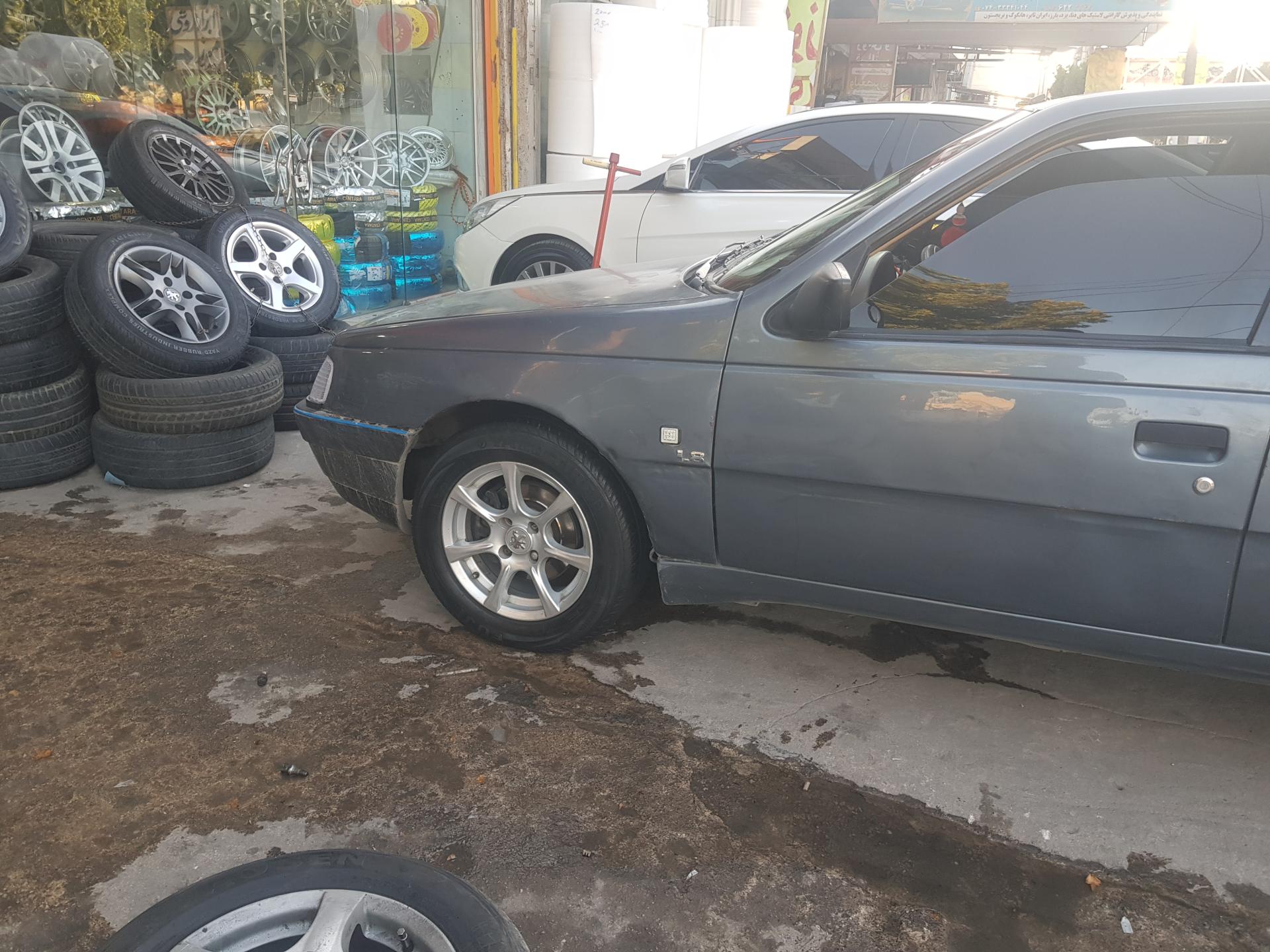 عکس لاستیک فروشی توانا