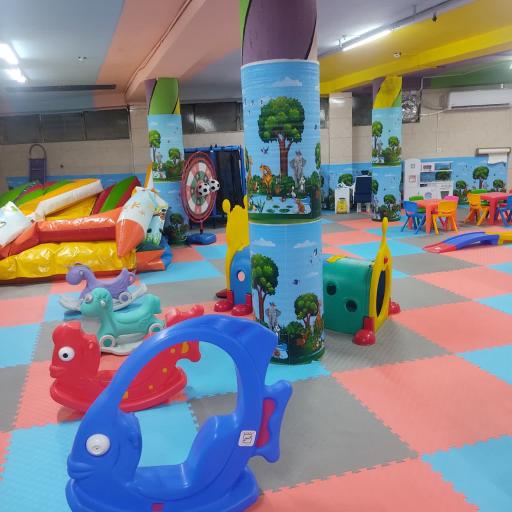 عکس خانه بازی رنگین کمون