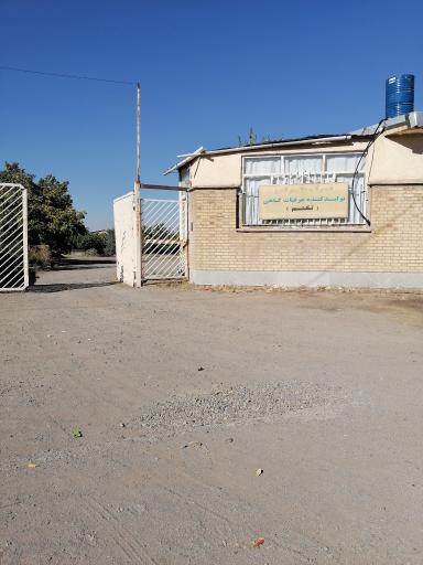 عکس تولید کننده عرقیات گیاهی تکتم