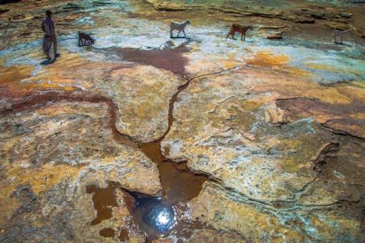 عکس تپه نمکی میر عمر