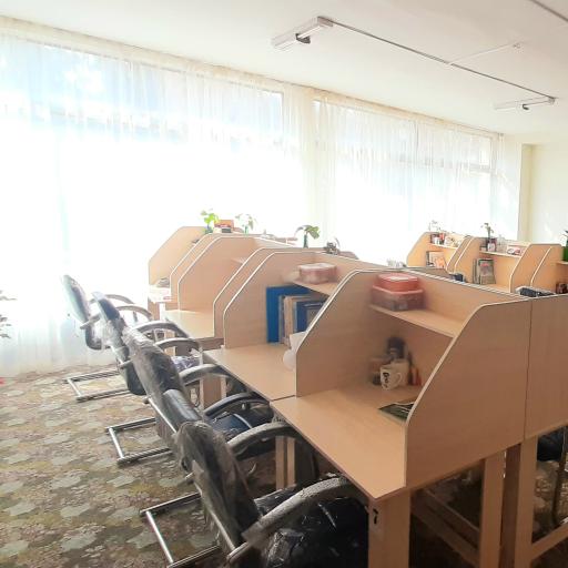 عکس سالن مطالعه و کتابخانه تخصصی ریحانه