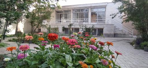 عکس سالن مطالعه و کتابخانه تخصصی ریحانه