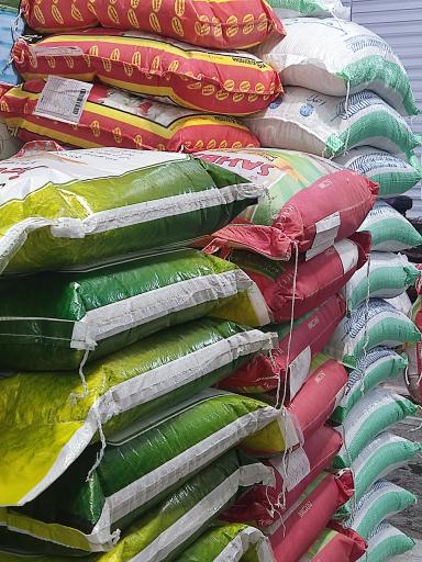 عکس فروشگاه خواروبار کاظمی