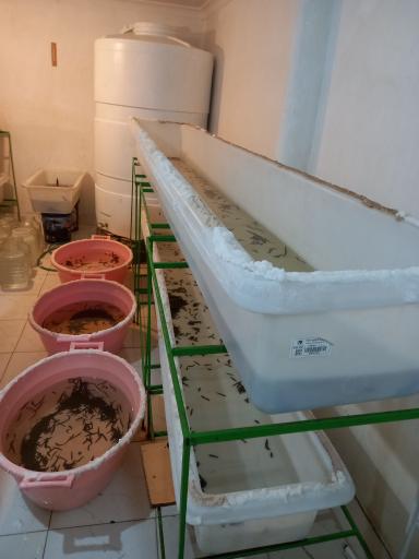 مرکز تکثیر و پرورش زالوی طبی عزیززاده