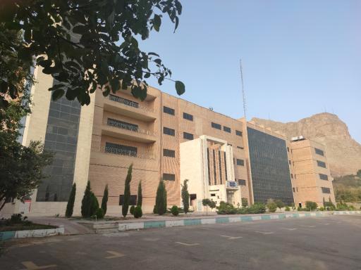 عکس دانشکده علوم اداری و اقتصاد دانشگاه اصفهان