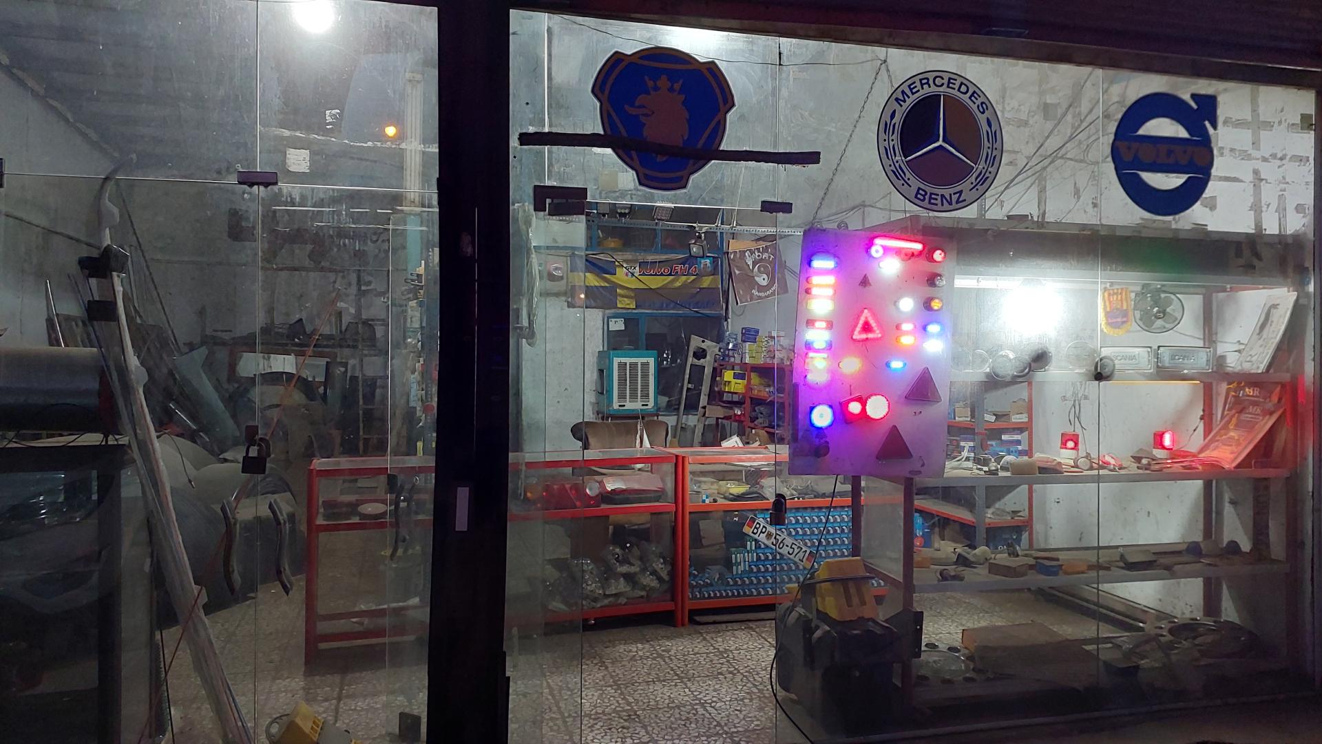 عکس لوازم یدکی لوکس صادق