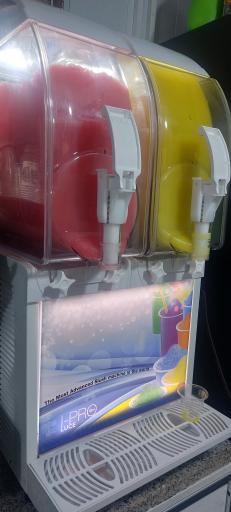 عکس فالوده و بستنی فروشی پارک