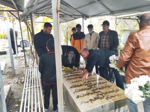 عکس گلزار شهدای روستای حصارسرخ 