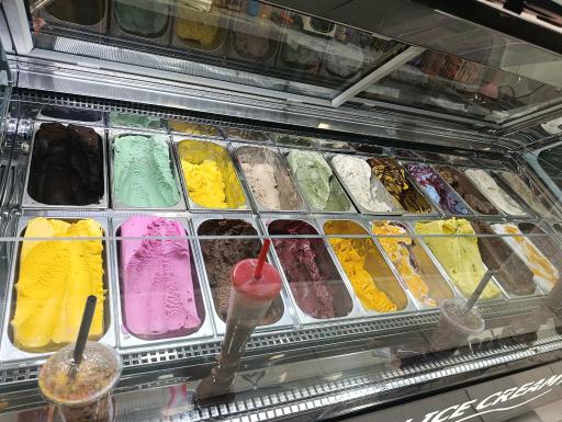 بستنی فروشی علی پاشا