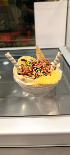 عکس بستنی فروشی علی پاشا