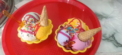 بستنی فروشی علی پاشا