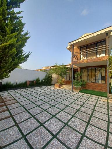 عکس مشاورین املاک و کیلینیک ساختمانی صابرسازه