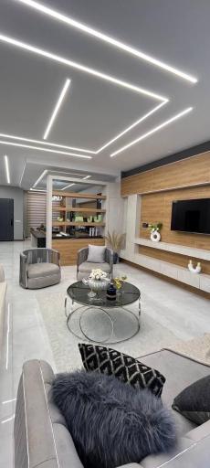 عکس مشاورین املاک و کیلینیک ساختمانی صابرسازه