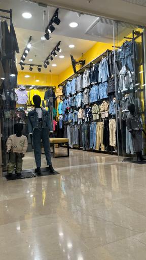 عکس فروشگاه لباس بچگانه 808