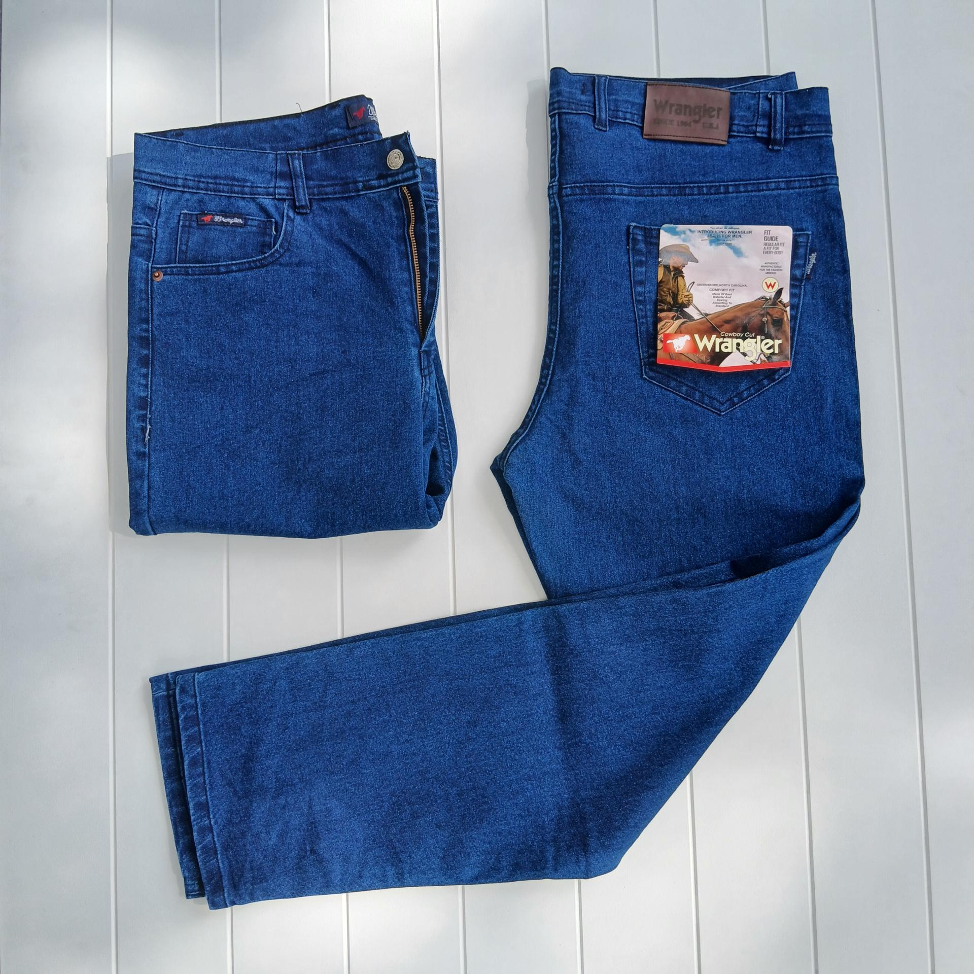 عکس فروشگاه لباس لی باز