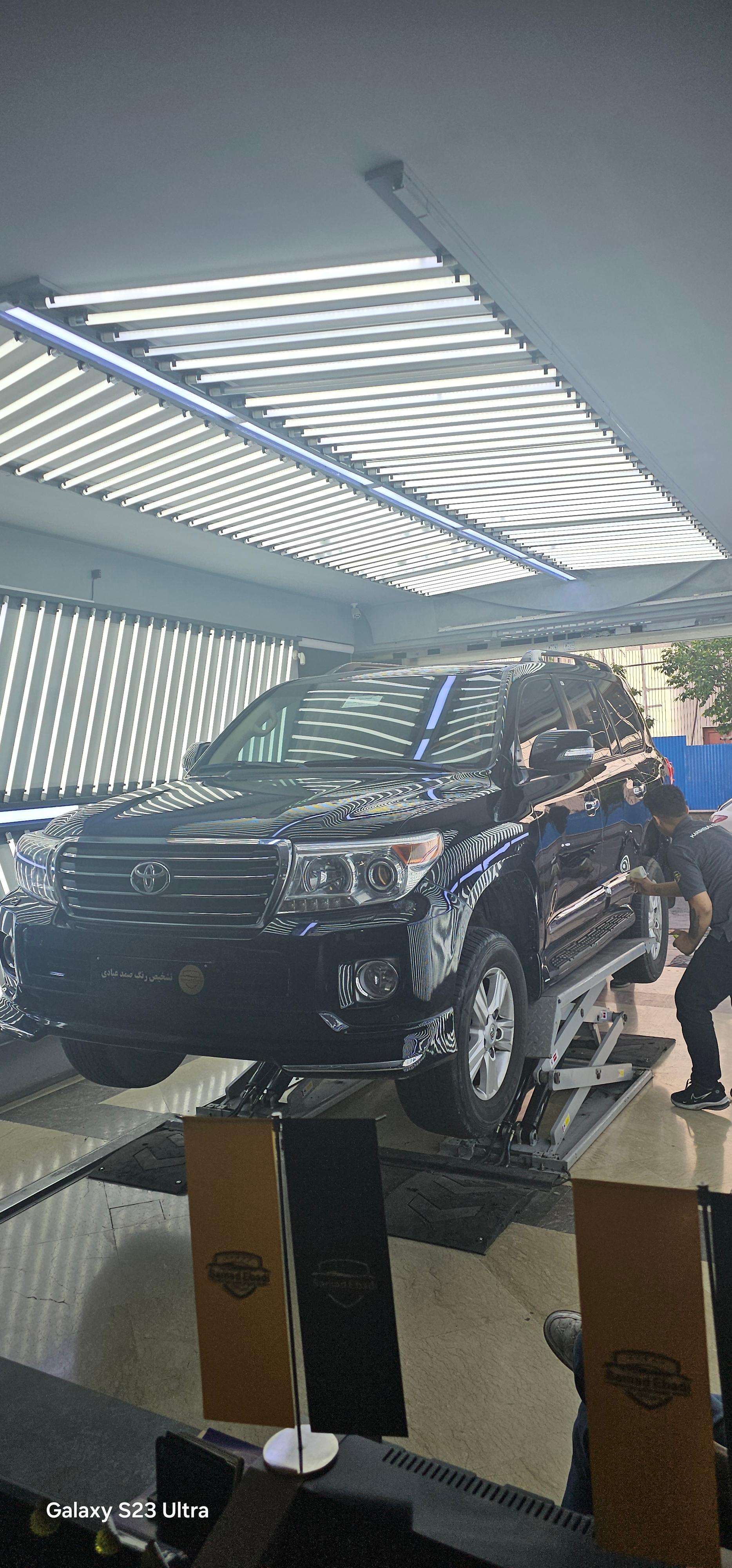 عکس کارشناسی فنی و تشخیص رنگ خودرو عبادی