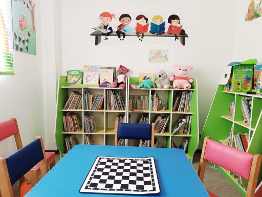 عکس کتابخانه شادروان کیمیا غلامی 