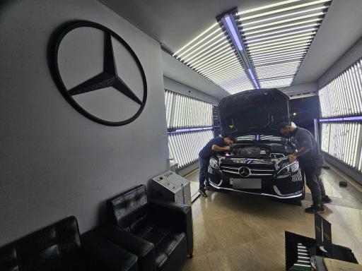 عکس کارشناسی فنی و تشخیص رنگ خودرو عبادی