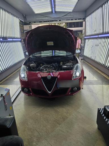 عکس کارشناسی فنی و تشخیص رنگ خودرو عبادی