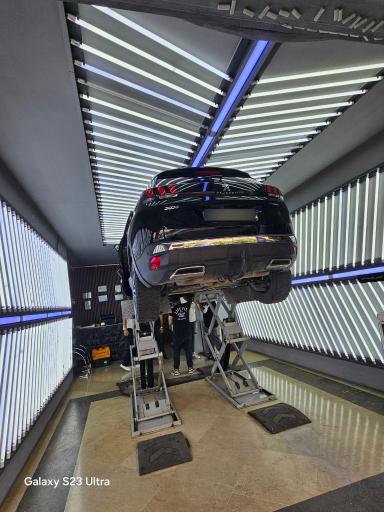 عکس کارشناسی فنی و تشخیص رنگ خودرو عبادی